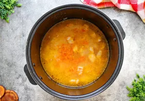 Supilkite karštą vandenį.