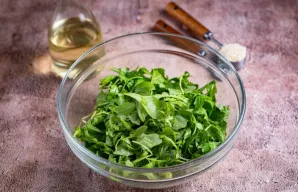 Pridėkite rukolą.
