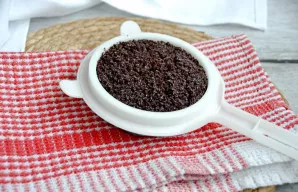 Išdžiovinkite aguonas ant servetėlės ar rankšluosčio – būtina pašalinti drėgmės perteklių.