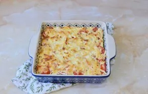 Paruoštas troškinys pradės ruduoti.