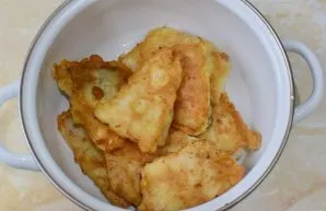 Žuvį galite patiekti iš karto. Tačiau jei planuojate patiekti šiek tiek vėliau, sudėkite žuvį į puodą po dangčiu, kad ji per greitai neat...