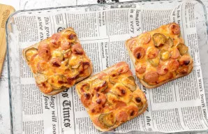 Kepkite 180 laipsnių temperatūroje apie 10 minučių.