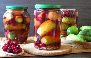 Agurkai su spanguolėmis žiemai