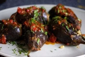 Baklažanai, įdaryti mėsa ir ryžiais