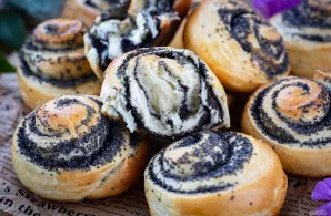 Skaniausios bandelės iš mielinės tešlos