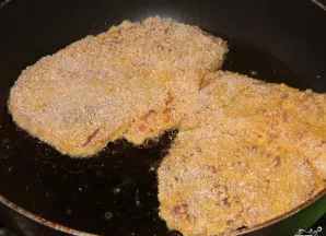 Džiūvėsėliuose keptas šnicelis