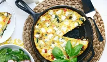 Frittata su daržovėmis ir sūriu