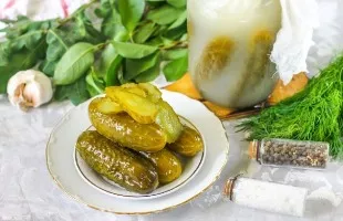 Kaimiškai rauginti agurkai