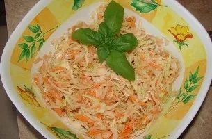 Kopūstų ir obuolių salotos