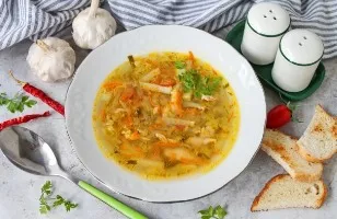 Kopūstų sriuba su vištiena