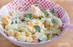 Kukurūzų ir agurkų mišrainė