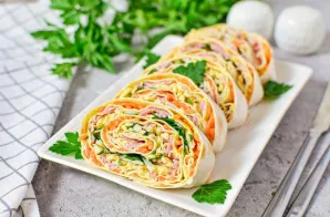 Lavašo vyniotinis su dešra