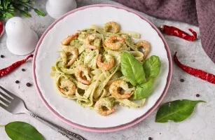 Makaronai su krevetėmis ir pesto padažu