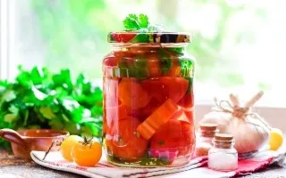 Marinuoti pomidorai su paprika