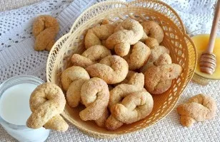Medaus sausainiai su grietine