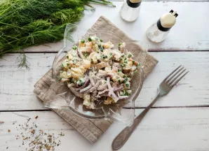 Mišrainė su bulvėmis ir rūkyta skumbre