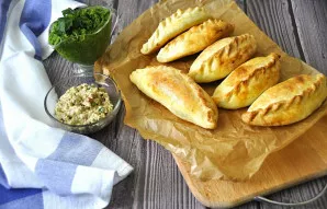 Naminiai kibinai su sultingu mėsos įdaru orkaitėje