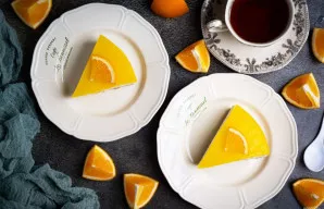 Nekeptas varškės sūrio pyragas su apelsinų žele