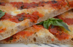 Pinsa - itališka romėniška pica su traškia plutele