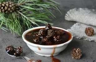 Pušų kankorėžių uogienė