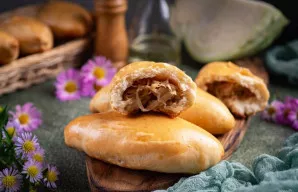 Pyragėliai su kopūstų įdaru kepti orkaitėje