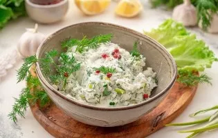 Ricotta su žolelėmis ir česnaku