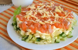 Šventinės lašišos salotos