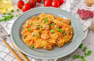 Troškinti kopūstai su kalakutiena