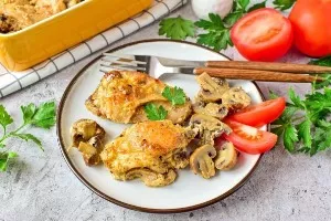 Vištiena orkaitėje su pievagrybiais