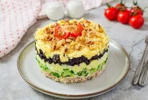 Vištienos ir slyvų salotos