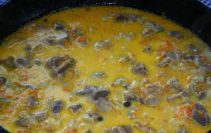 Vištienos skrandukai grietinėje